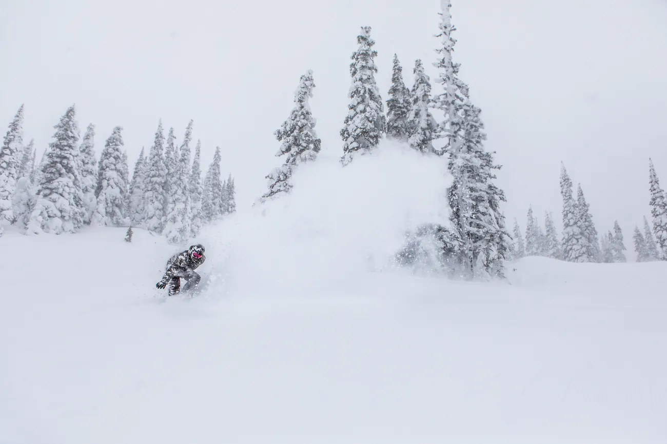 Deep powder snowboarding at Powder King