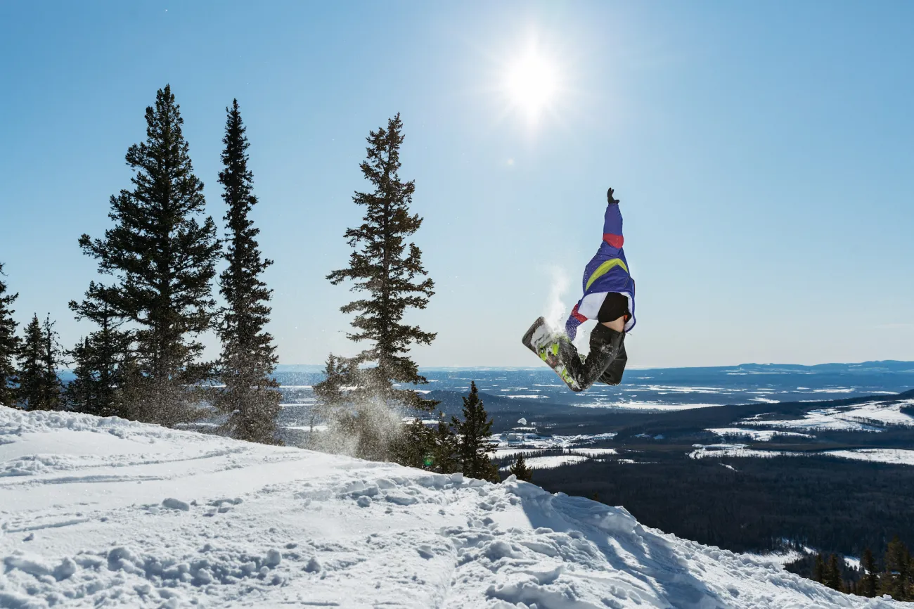 Murray Ridge snowboarder skinorthbc